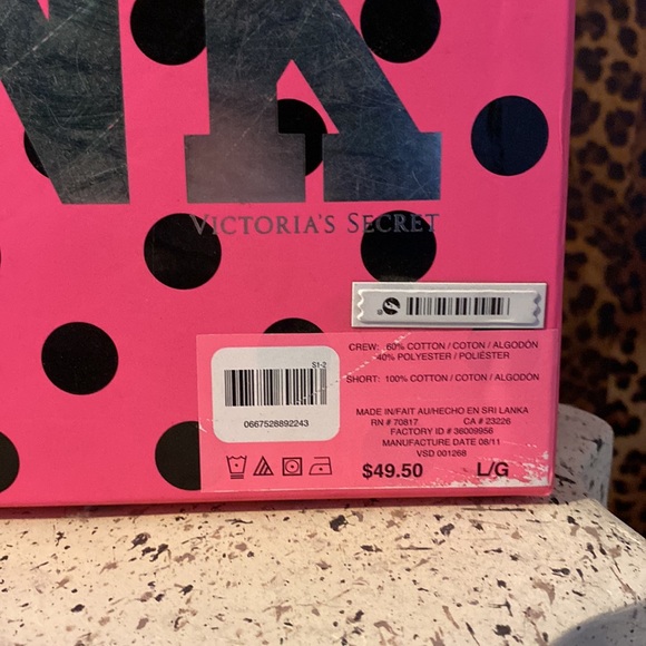 VS Pink - Picture 5 of 10